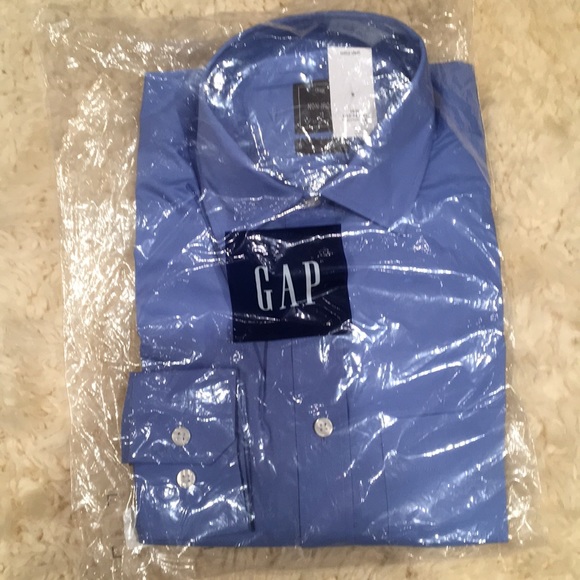 GAP Other - NWT Men’s button down shirt